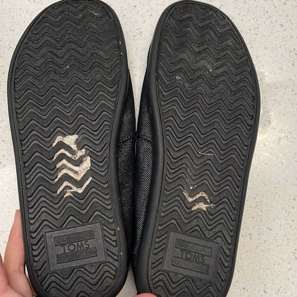Toms shoes mens black size 8 - Picture 3 of 5